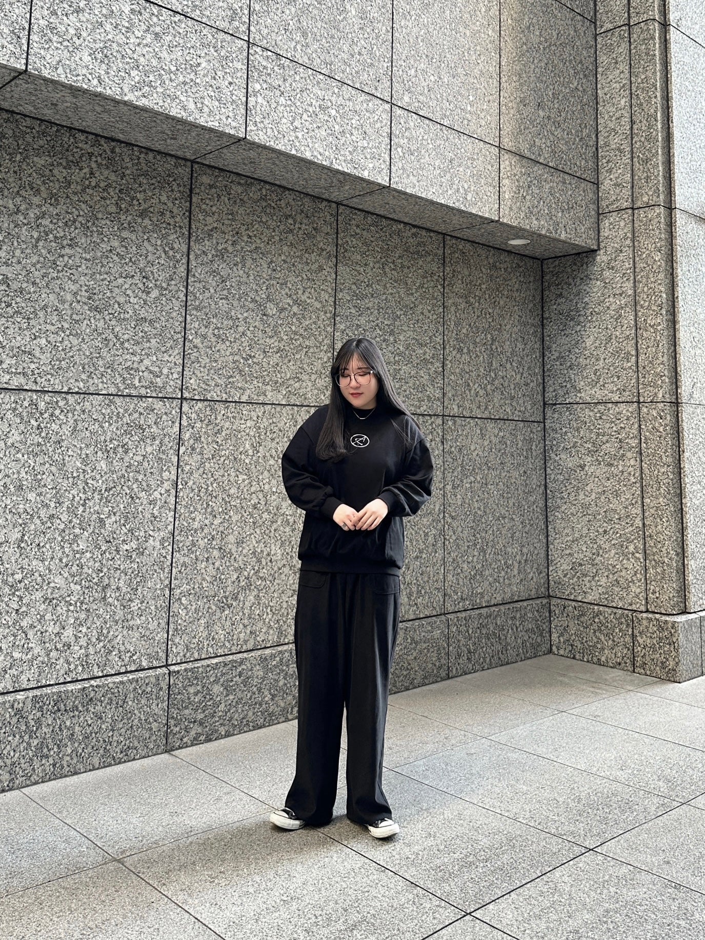 METAL LOGO LOOSE SWEAT / BLACK
