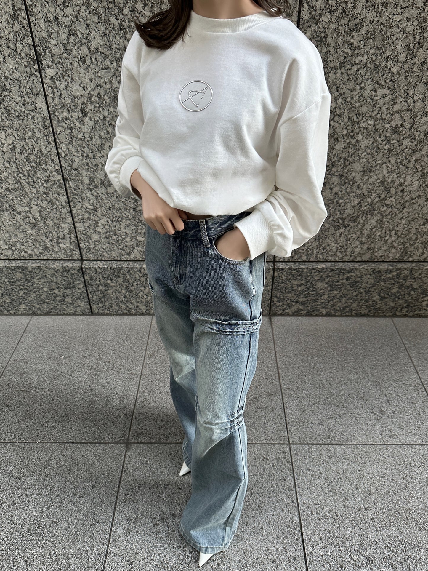 METAL LOGO LOOSE SWEAT / WHITE