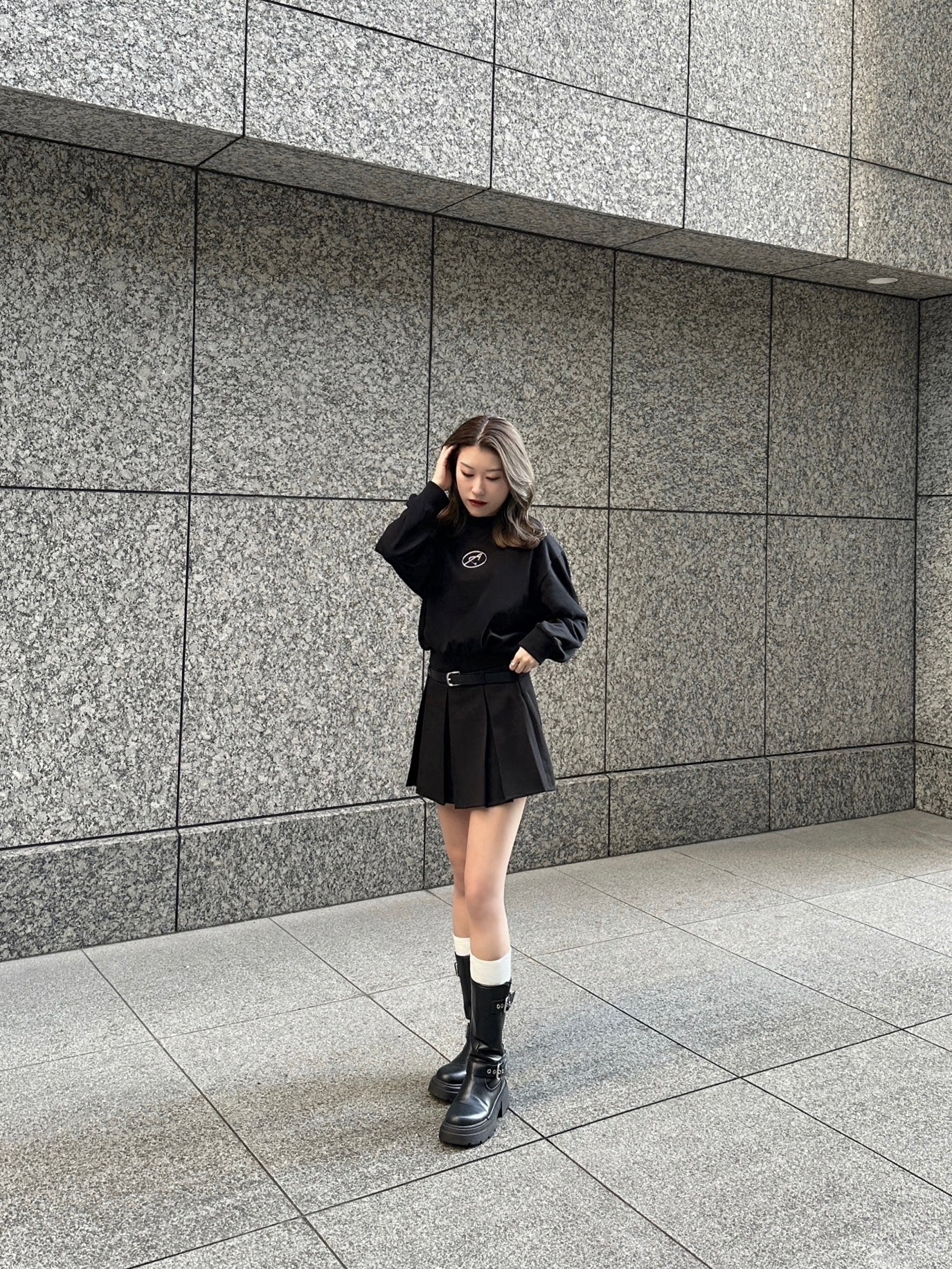 METAL LOGO LOOSE SWEAT / BLACK