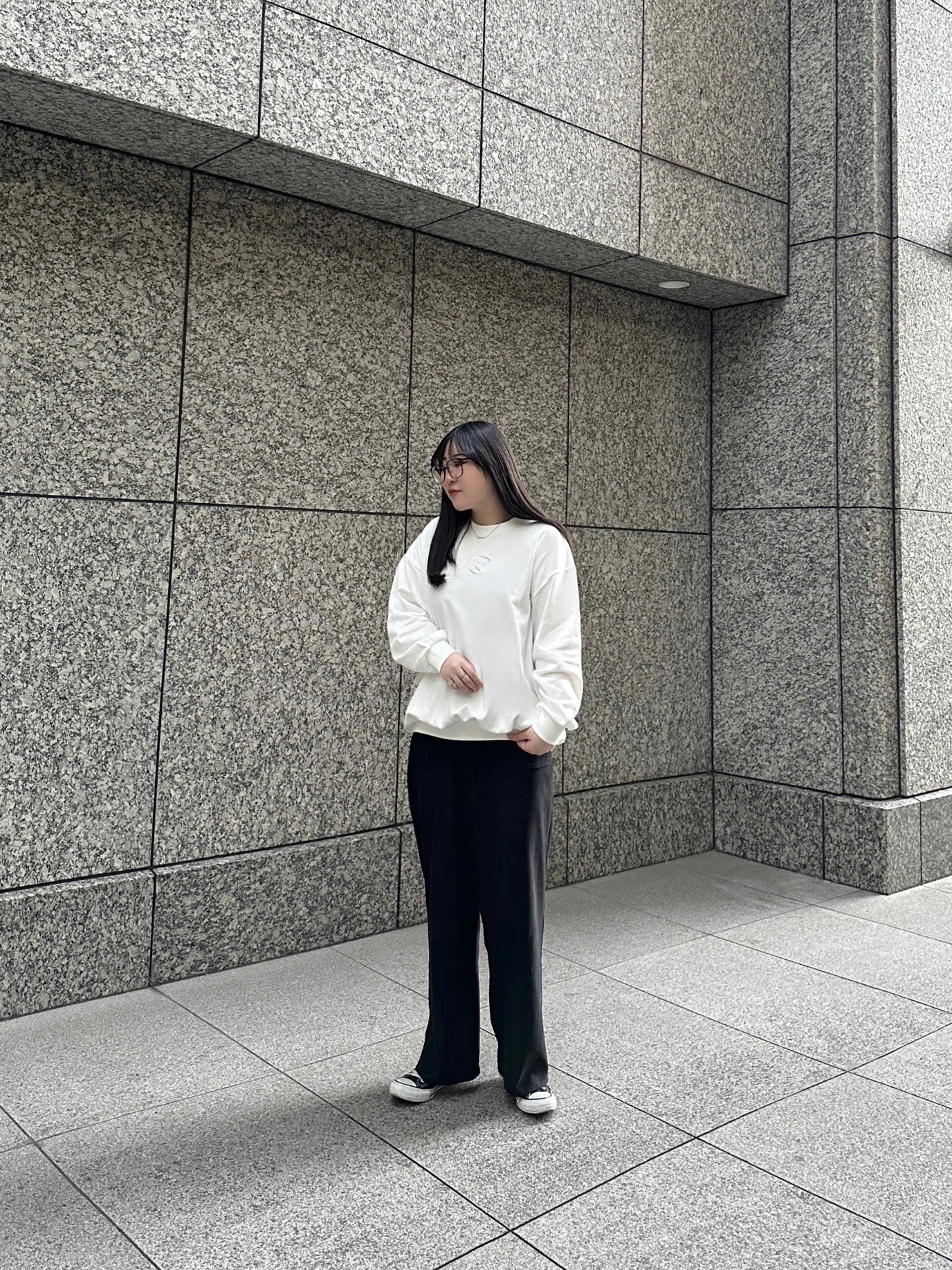 METAL LOGO LOOSE SWEAT / WHITE